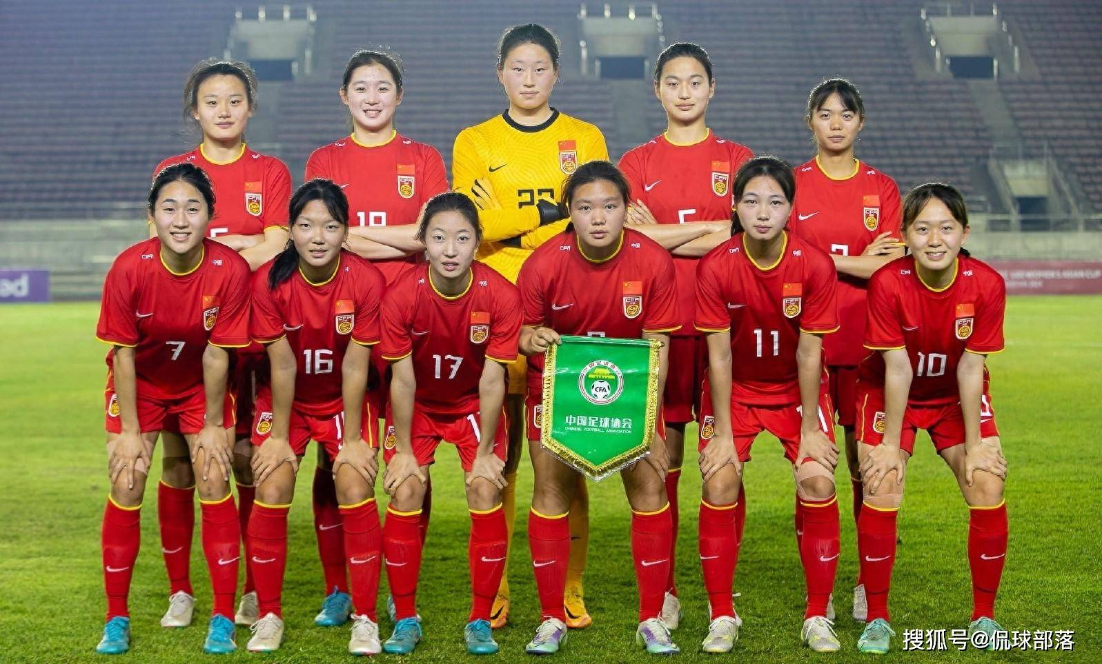 包含中国国家女足备战亚洲杯赛热火朝天的词条